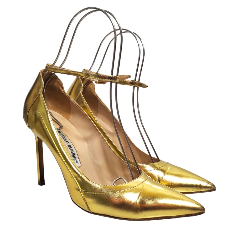 MANOLO BLAHNIK Gold Patent Leather BB Pumps Size 10.5